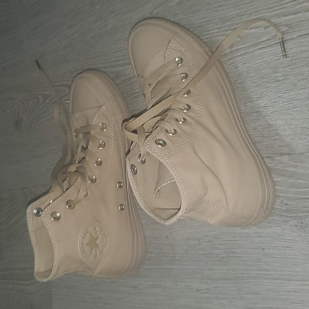 Monochrome Beige Converse